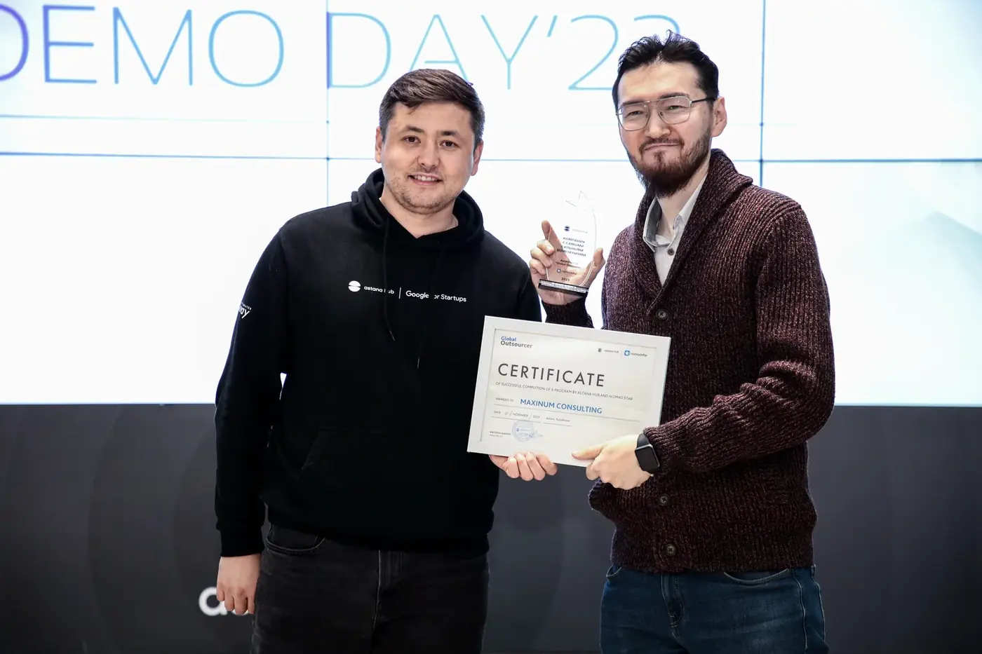 Global Outsourcer · Demo Day 2023: Награда Astana Hub за вклад в IT-экспорт и сертификат программы