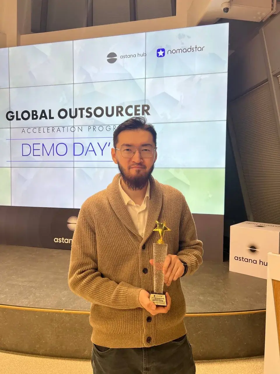 Global Outsourcer · Demo Day 2023: Награда Astana Hub за вклад в IT-экспорт и сертификат программы